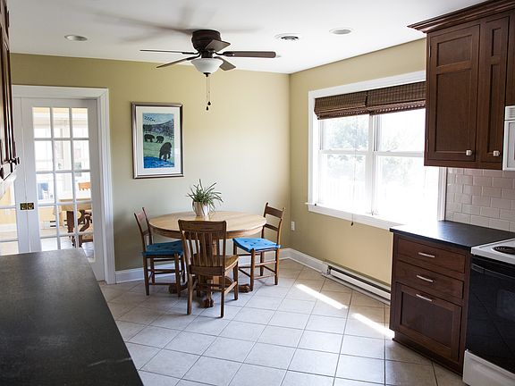 5th image of 592 Shenwood Ave