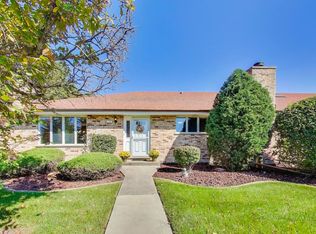 7555 W Willowood Ct, Orland Park, IL 60462