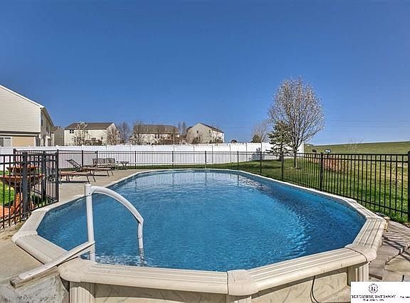 2nd image of 15804 Cary Cir