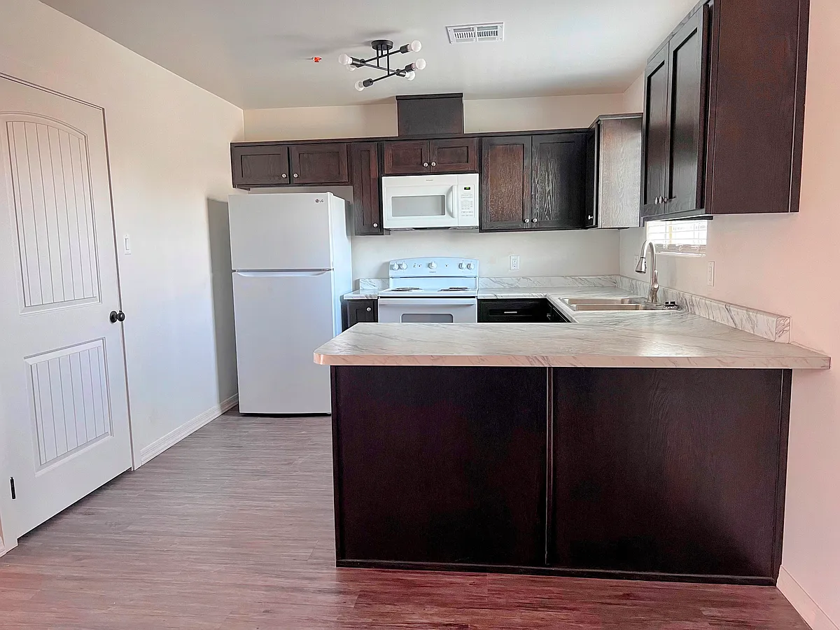Kitchen - 123 W Jacobs St