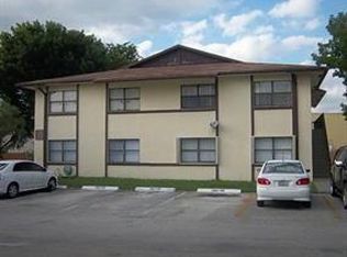 2735 W 66th St, Hialeah, FL 33016