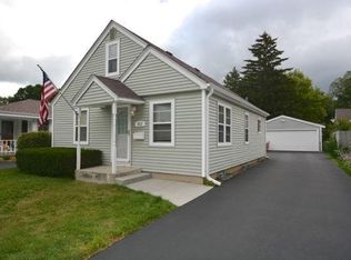 613 Oakwood Ave, Oconomowoc, WI 53066