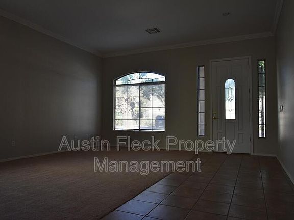 3rd image of 2641 E Augusta Ave