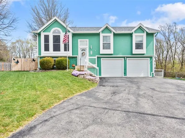 310 W Johnston St, Olathe, KS 66061