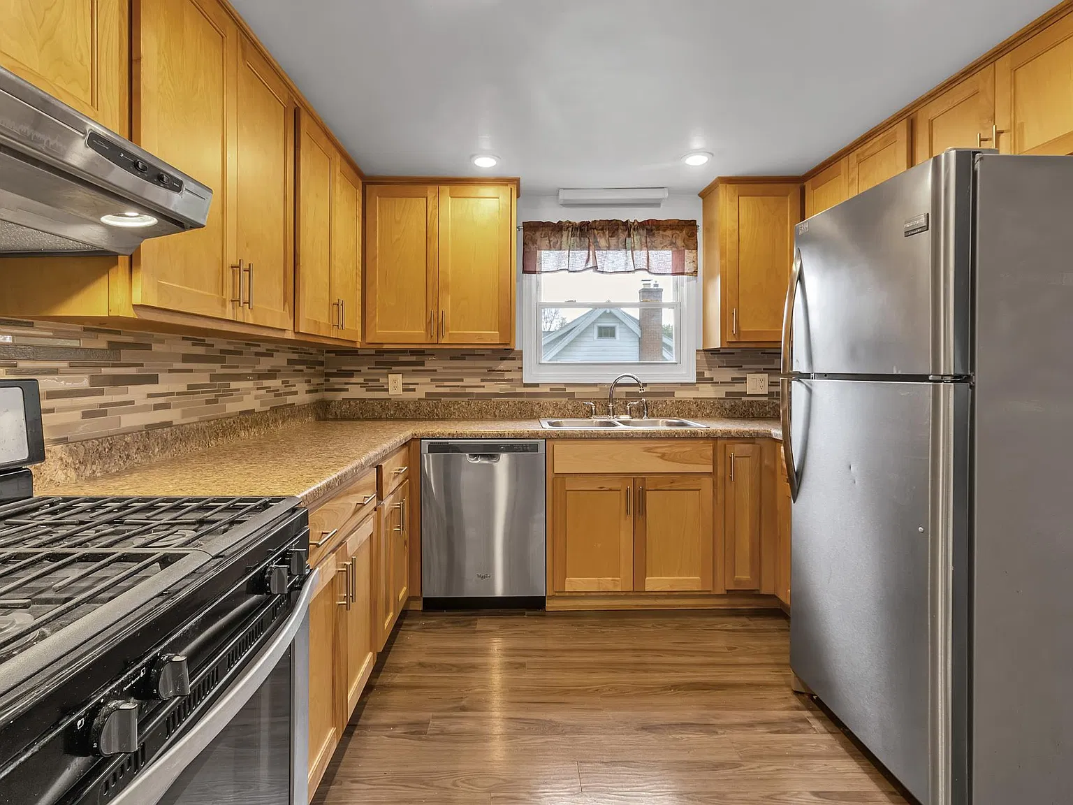 3 bed, 1400 sqft, $1,800 — Photo 4