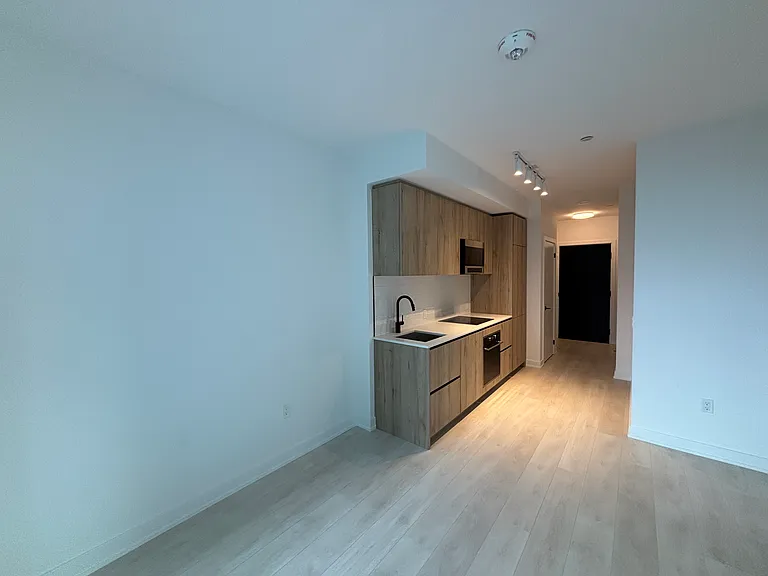 117 Broadway Ave — Photo 10
