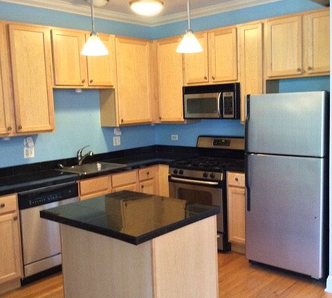 3rd image of 1647 W Pratt Blvd APT 2A