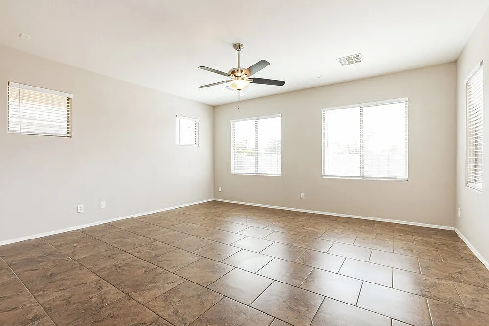 3 bed, 2.0 bath, 1695 sqft, $2,025 — Photo 3