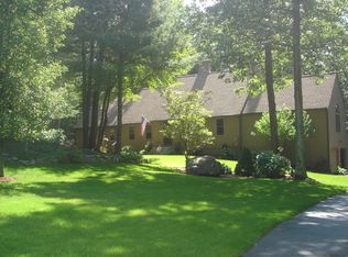 18 Crestview Dr, Uxbridge, MA 01569
