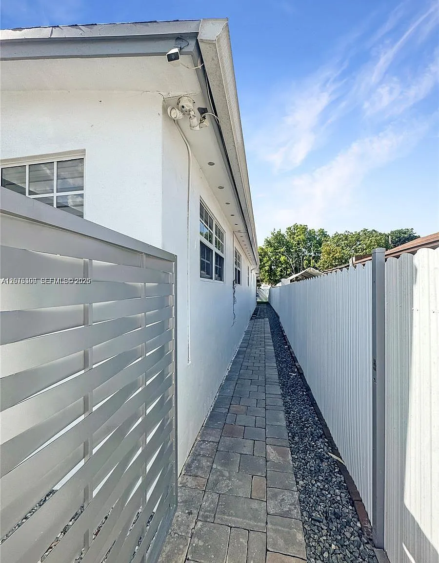 Hialeah 5th Addn — Photo 4