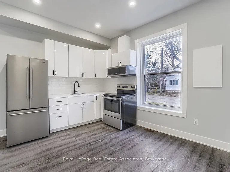 39 Welland Ave S #1 — Photo 6