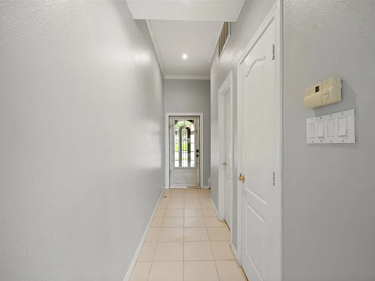 16 Regency Point — Photo 7