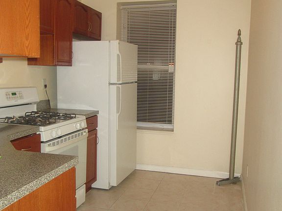 3rd image of 1571 Eastern Pkwy