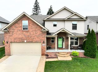 38421 San Valleluce Dr, Sterling Heights, MI 48312