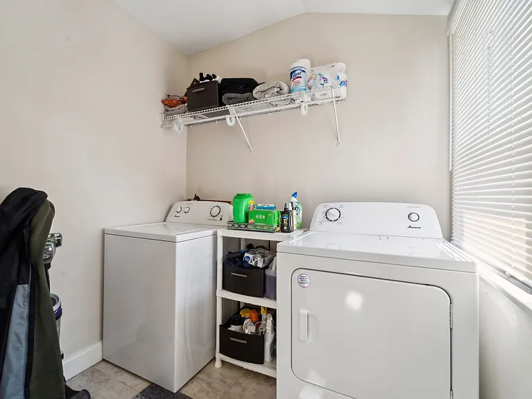 222 N New St — Photo 14