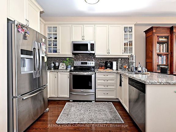 5th image of 30 Spruce Pine Cres