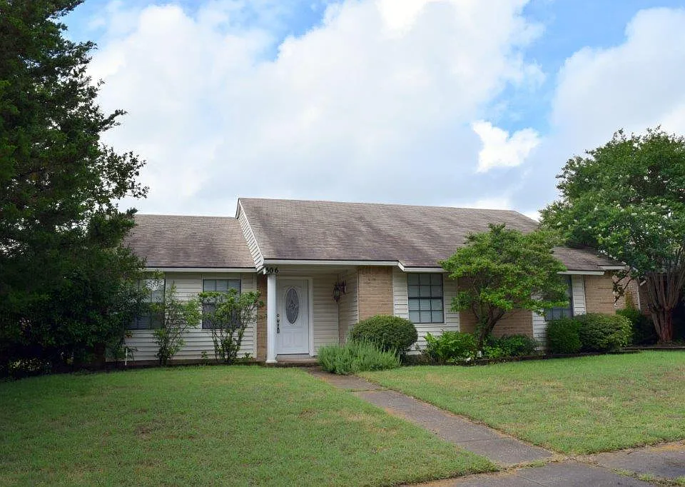 506 Willow Oak St