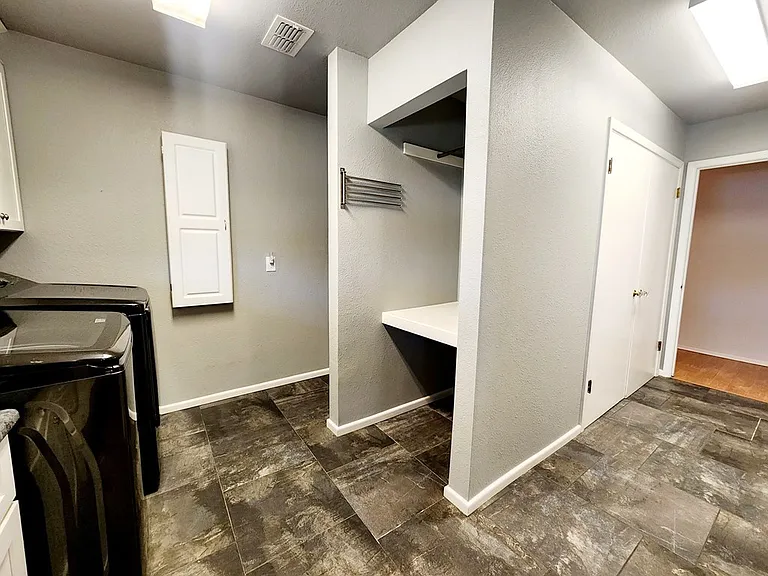2305 Country Club Dr — Photo 11