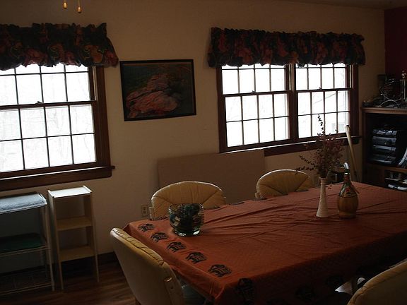 5th image of 3127 Newington Ct
