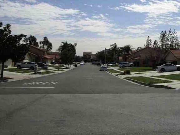 Exterior Neighborhood (street photo)