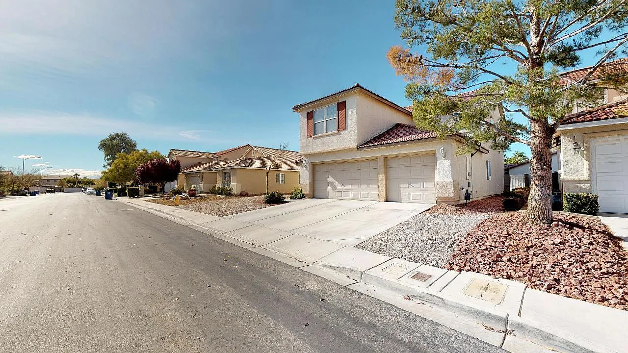 4 bed, 2877 sqft, $2,500 — Photo 1