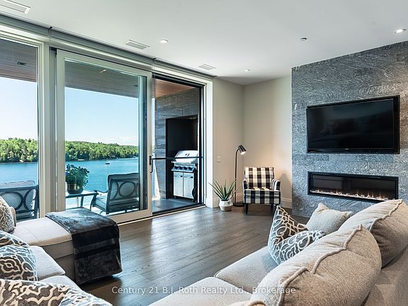 3rd image of 727 Grandview Dr #302
