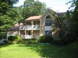 32 Farm Gate Rd, Colchester, CT 06415