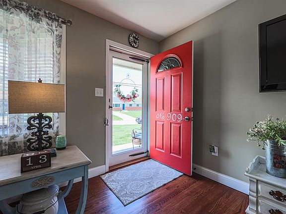 4th image of 909 Sunglow Dr