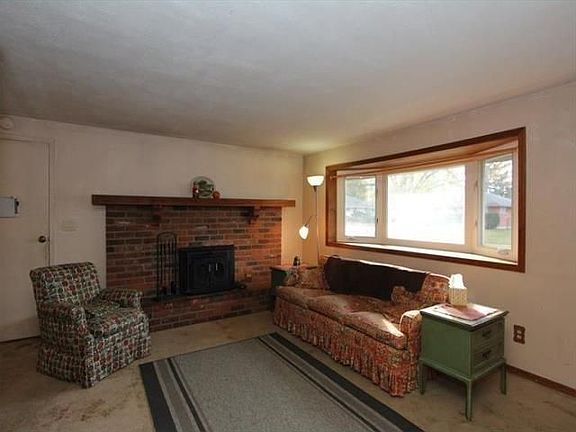 3rd image of 2155 Finland Dr