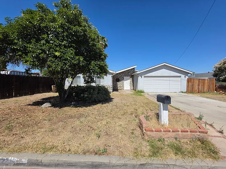 27121 Meridian St — Photo 2