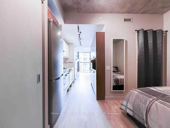 5th image of 25 Oxley St #402