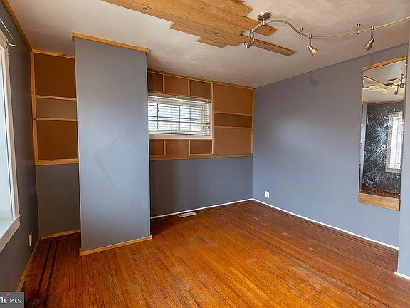 5th image of 239 E Township Line Rd APT A