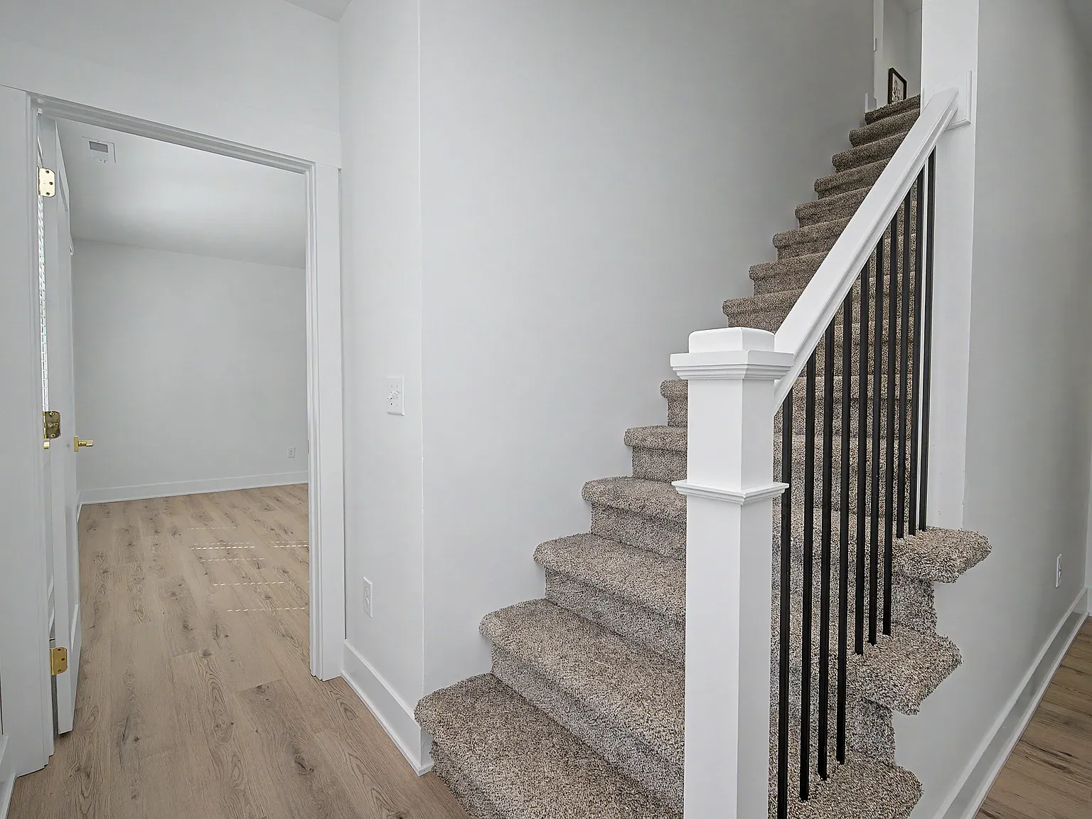 4 bed, 2.5 bath, 2016 sqft, $2,499 — Photo 4