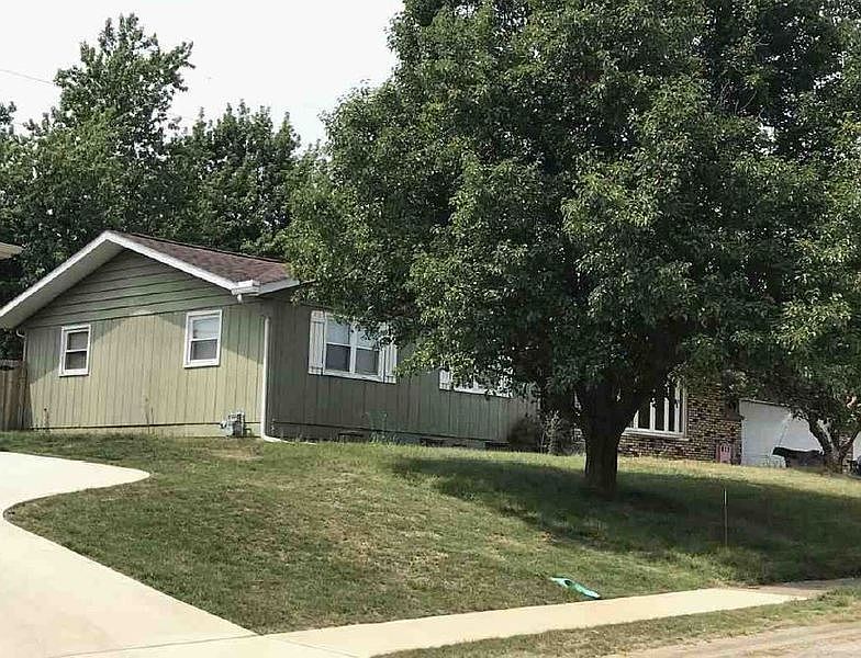 2nd image of 511 Cedar Dr