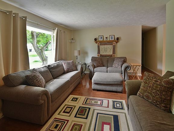4th image of 124 Wesgaye St