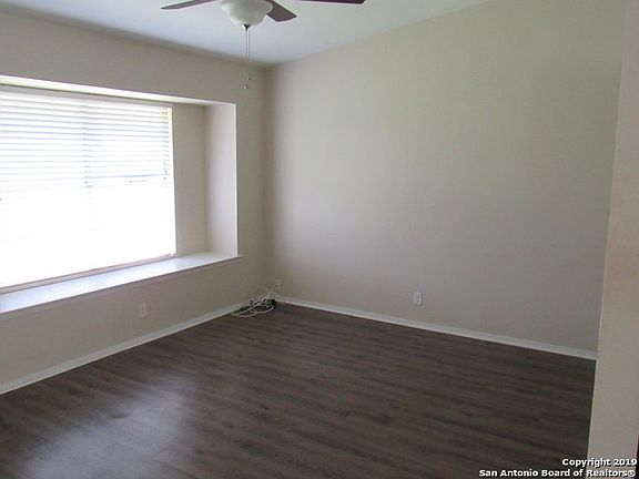 3rd image of 627 Brooks Ave