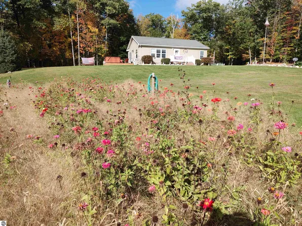 797 Kenyon Rd, Lupton, MI 48635