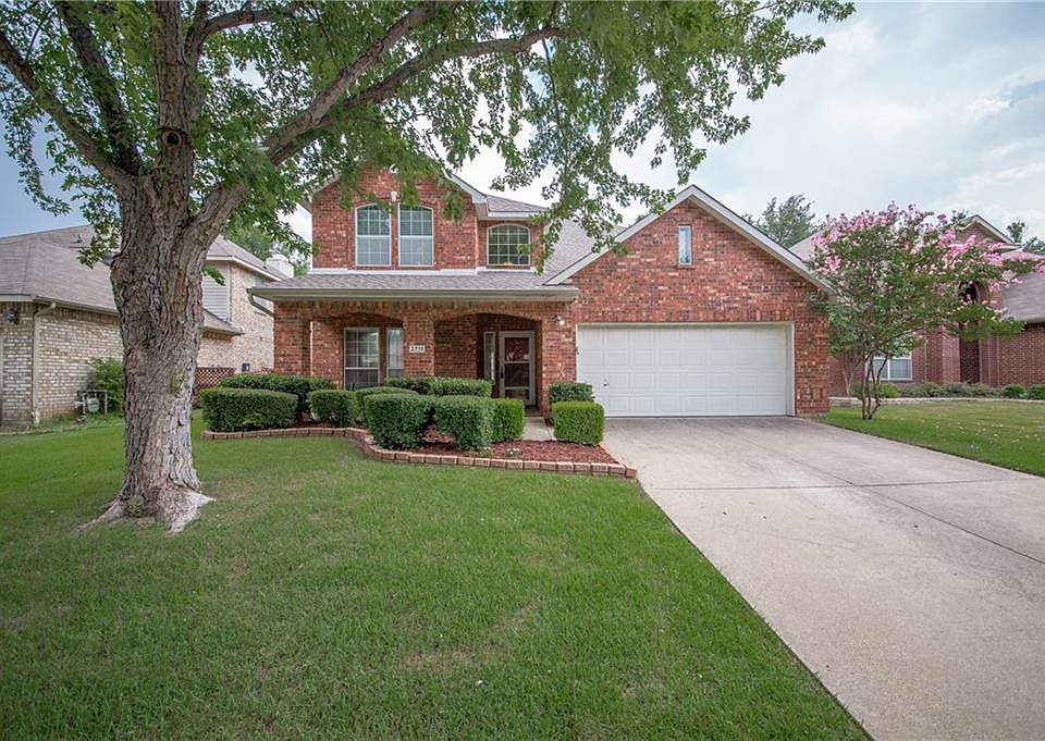 1st image of 2711 Chatsworth Dr