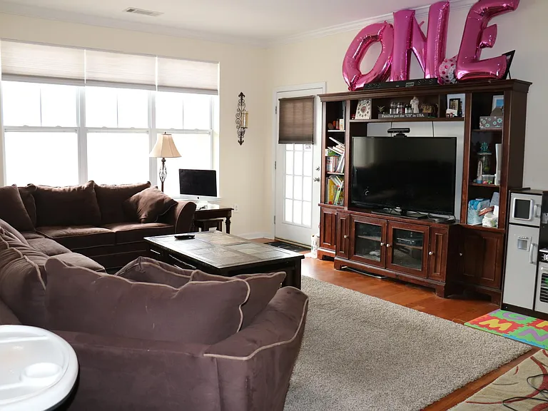 35 W Broad St #107 — Photo 2