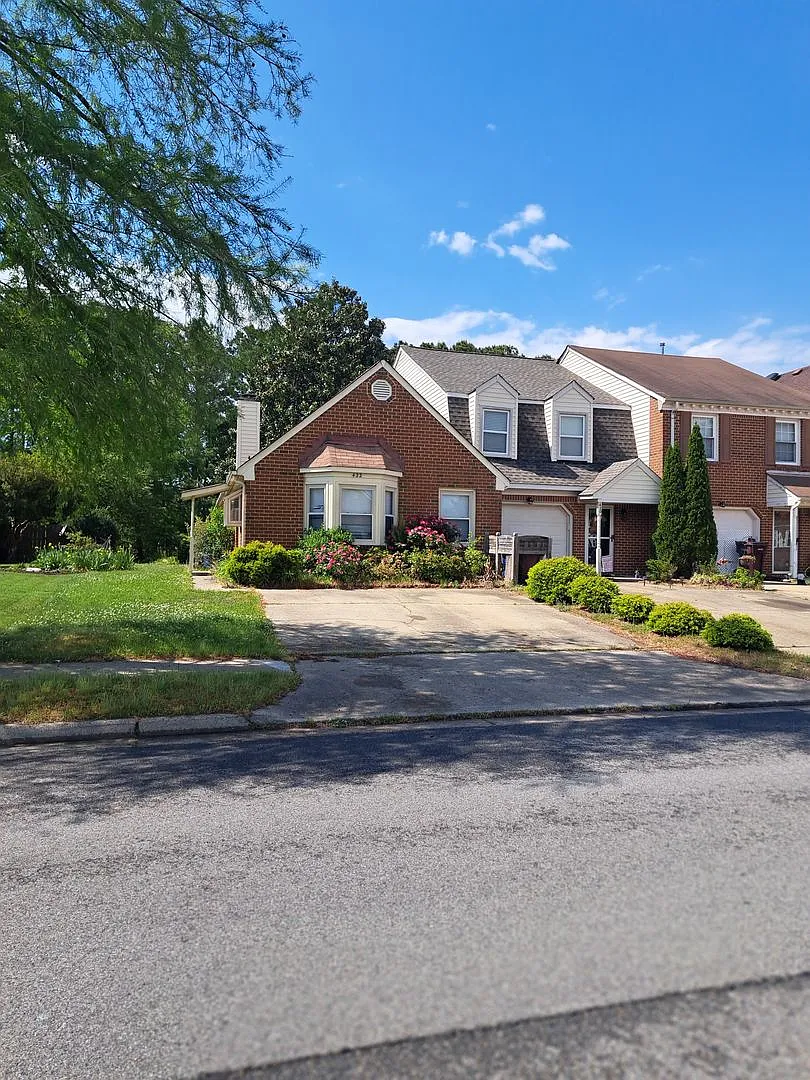 Building Photo - 422 San Roman Dr