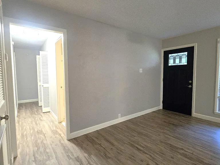 344 Burgess Pl — Photo 5