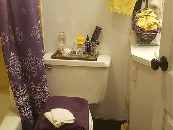 3rd image of 224 E Garden St APT 115