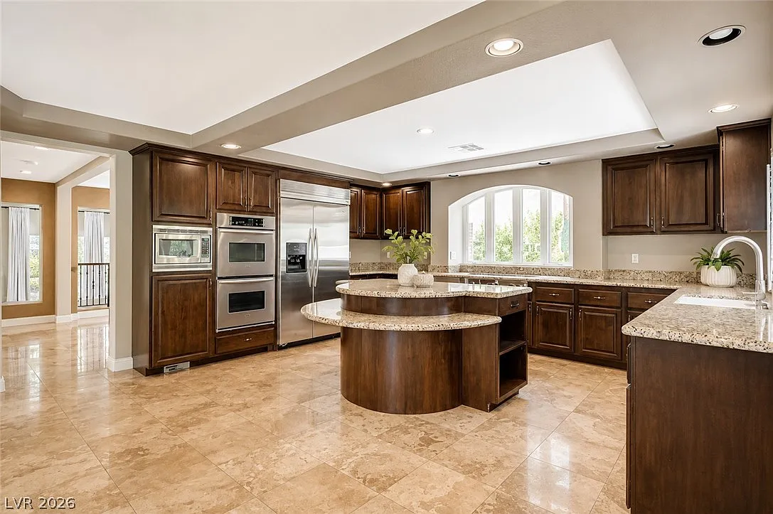 4 bed, 3.0 bath, 5120 sqft, $6,000 — Photo 4