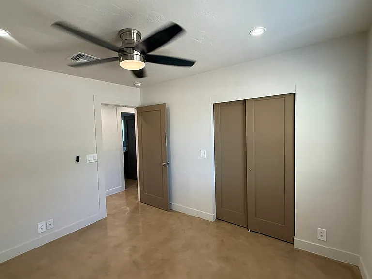 426 S Stratford Dr — Photo 31
