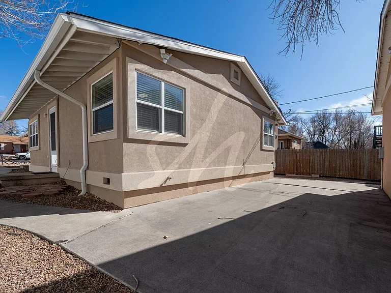 1827 W Kiowa St — Photo 11