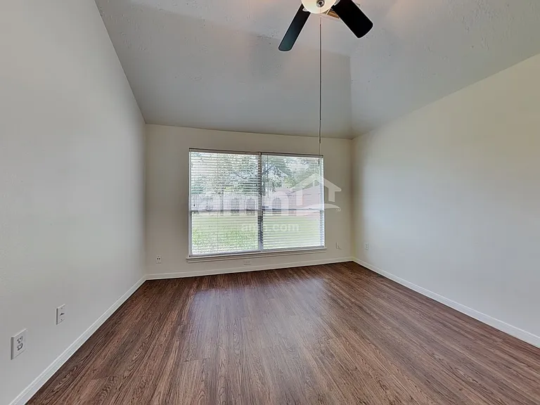 9710 Sundew Dr — Photo 8