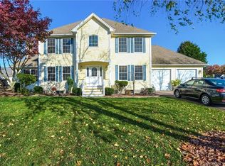 23 Shea Dr, Pawcatuck, CT 06379
