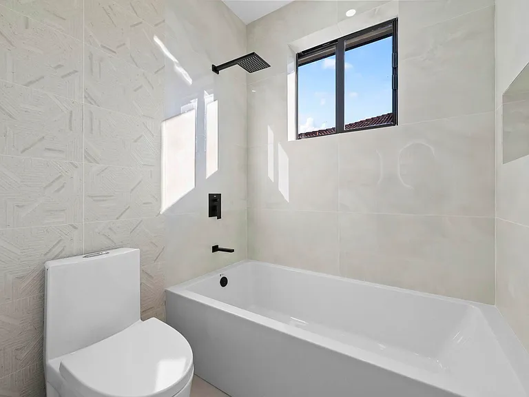 621 NW 42nd Ave — Photo 26