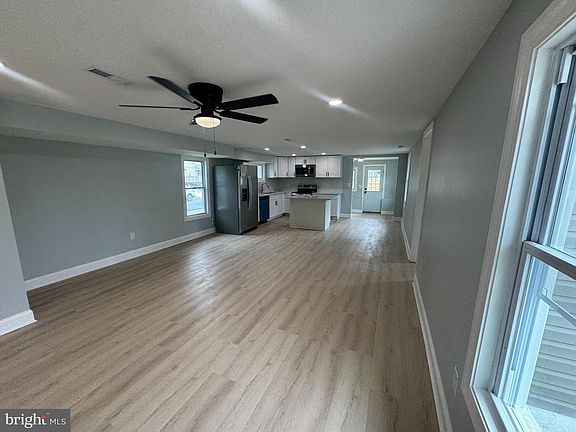 3rd image of 100 Forrest Ave