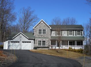 104 Springbrook Ct, Shohola, PA 18458